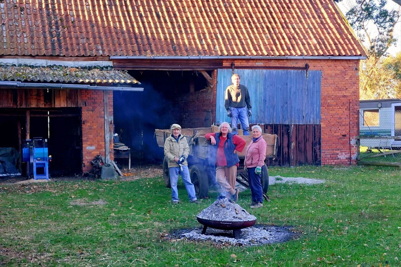 Hof Elbtalaue Rosien - Unsere Gemeinschaft im Einsatz Hof Elbtalaue Rosien - Unsere Gemeinschaft im Einsatz